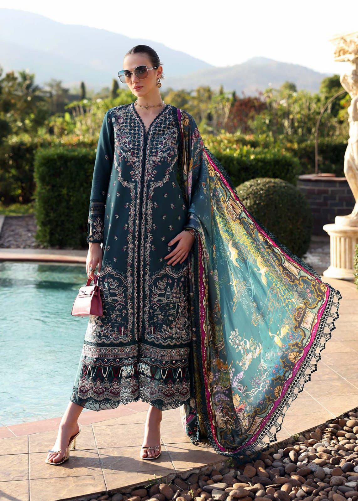 KANWAL MALIK ZAINA   LIVIA